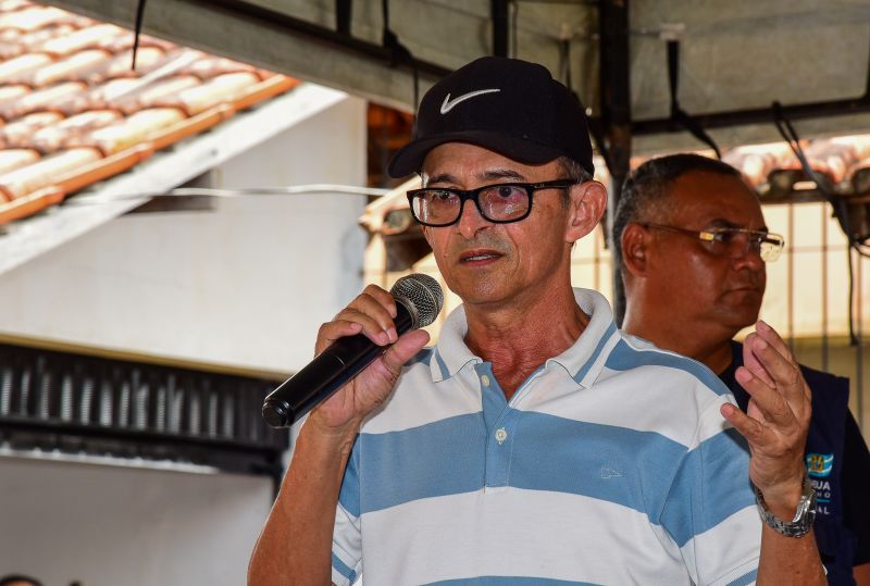 Entrega de equipamentos para os feirantes da feira do Francisquinho no bairro Jaderlândia