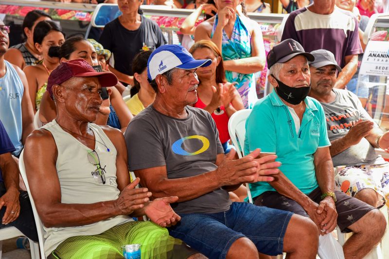 Entrega de equipamentos para os feirantes da feira do Francisquinho no bairro Jaderlândia