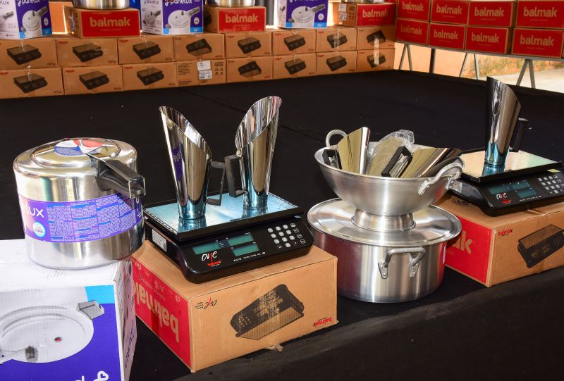 Entrega de equipamentos para os feirantes da feira do Francisquinho no bairro Jaderlândia