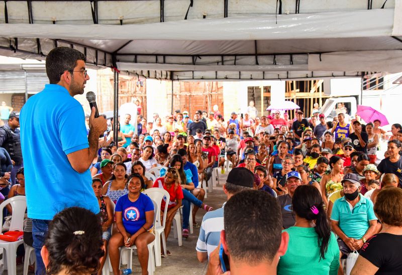 Entrega de equipamentos para os feirantes da feira do Francisquinho no bairro Jaderlândia