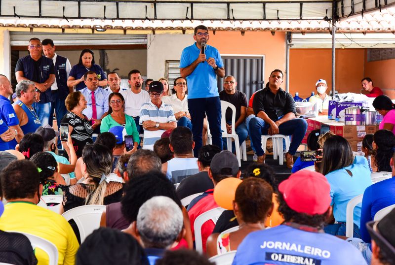 Entrega de equipamentos para os feirantes da feira do Francisquinho no bairro Jaderlândia