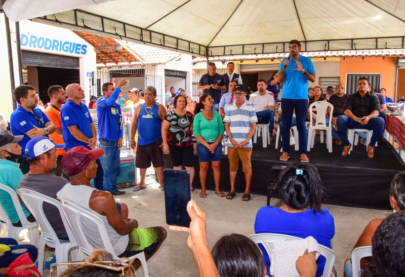 Entrega de equipamentos para os feirantes da feira do Francisquinho no bairro Jaderlândia