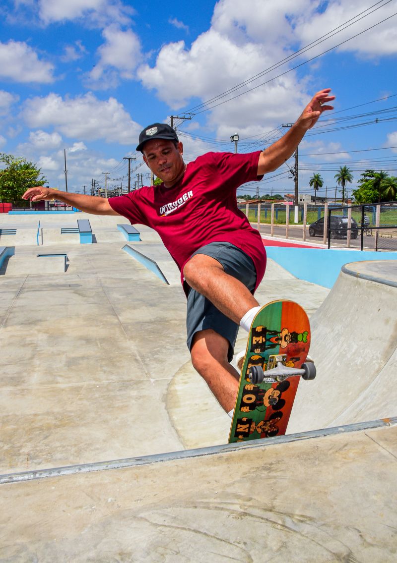 Fotos de apoio de ciclista e sketistas na pista Radical do Curuçambá