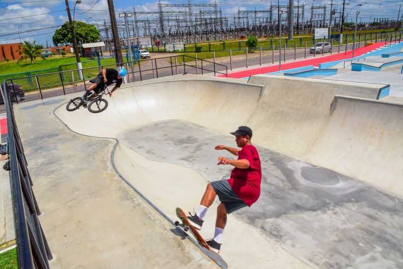 Fotos de apoio de ciclista e sketistas na pista Radical do Curuçambá