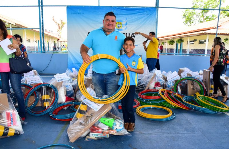 Entrega de material de educação Física às escolas municipais