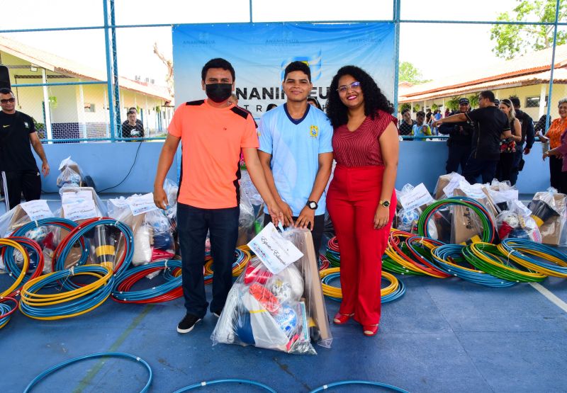 Entrega de material de educação Física às escolas municipais