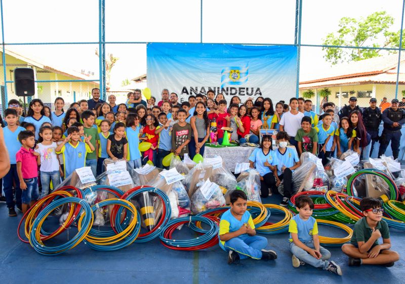 Entrega de material de educação Física às escolas municipais