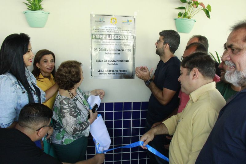 SEMED- Entrega da escola Liberdade, totalmente revitalizada no Icuí