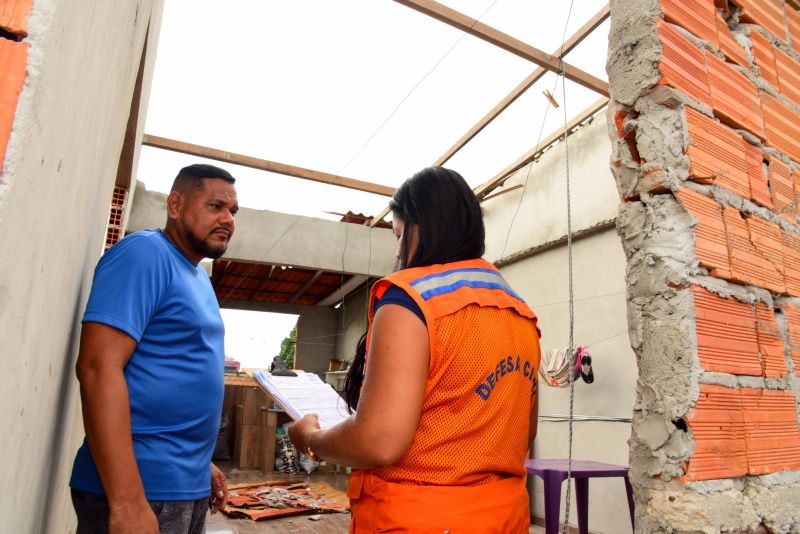 Imagens de casas destelhadas no 40horas próximo a Independência, com a vistoria da Defesa Civil Municipal