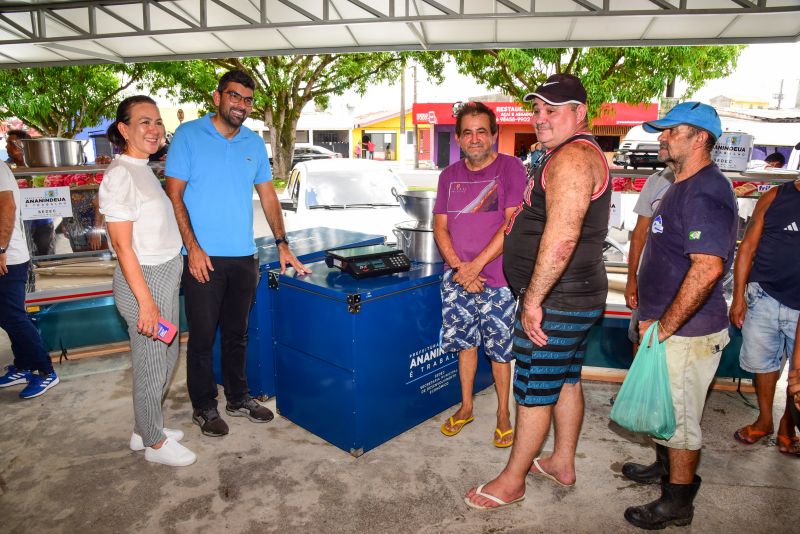 SEDEC - Entrega de equipamentos para os feirantes da Cidade Nova 4