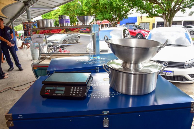 SEDEC - Entrega de equipamentos para os feirantes da Cidade Nova 4