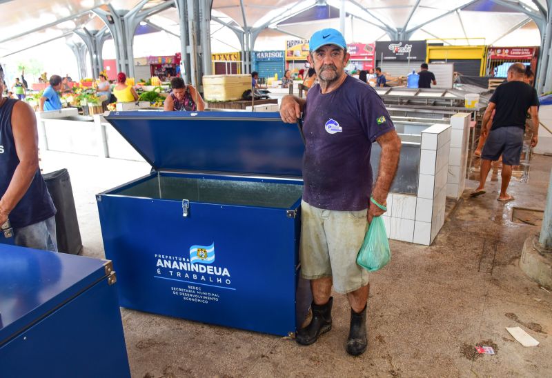 SEDEC - Entrega de equipamentos para os feirantes da Cidade Nova 4