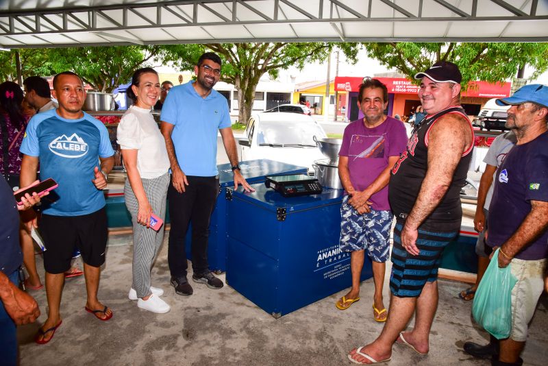 SEDEC - Entrega de equipamentos para os feirantes da Cidade Nova 4