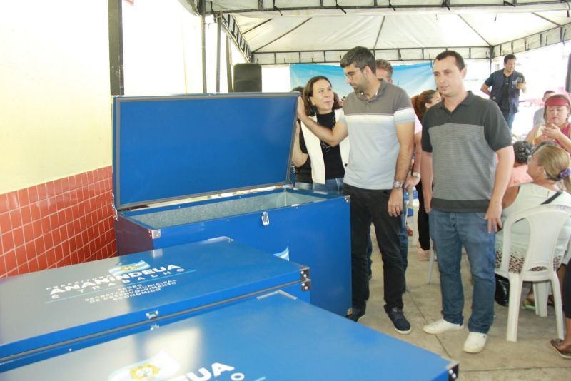 Entrega de Utensílios de trabalho para feirantes do mercado do Distrito Industrial