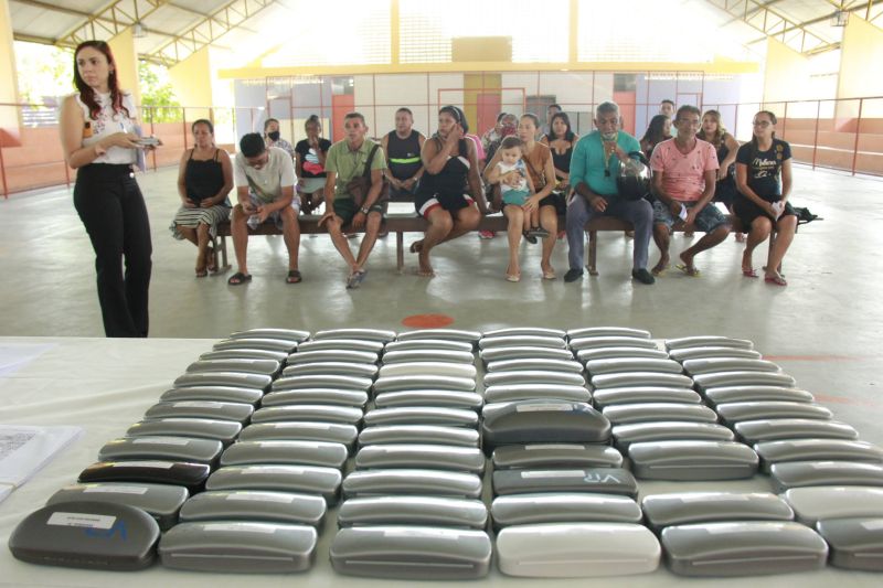 Entrega dos Óculos do Programa Prefeitura nos Bairros para os moradores do Curuçambá - Escola Hidelgarda Caldas Miranda