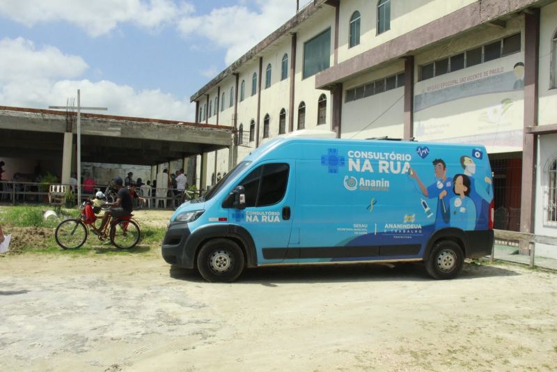 Atendimento do Programa Consultório na rua, diversos serviços de saúde para a comunidade do Jaderlândia – Paroquia Cristo Peregrino no bairro Jaderlândia