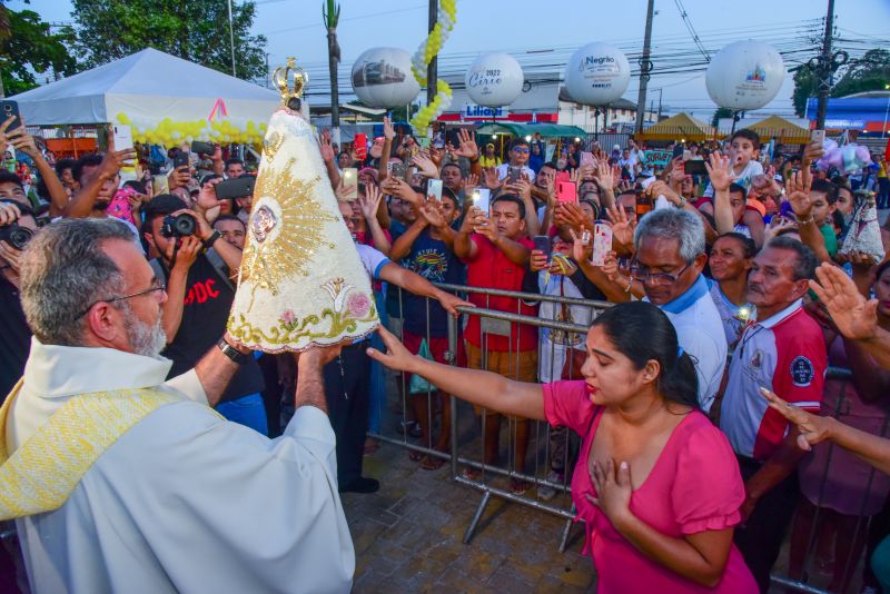 Traslado da imagem peregrina de Nossa Senhora de Nazaré, na frente do Mercado Central, prefeitura e missa na igreja matriz Nossa Senhora das Graças