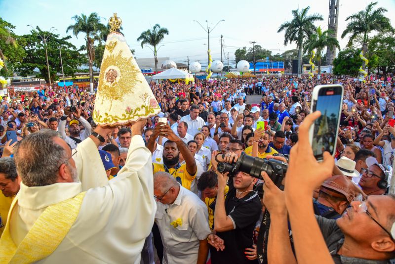 Traslado da imagem peregrina de Nossa Senhora de Nazaré, na frente do Mercado Central, prefeitura e missa na igreja matriz Nossa Senhora das Graças