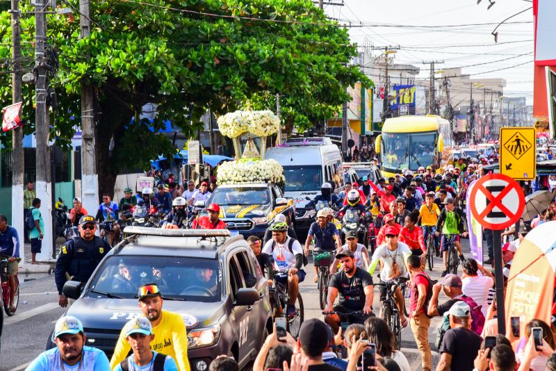 Traslado da imagem peregrina de Nossa Senhora de Nazaré, na frente do Mercado Central, prefeitura e missa na igreja matriz Nossa Senhora das Graças