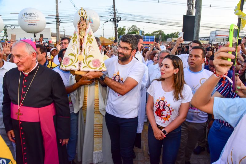 Traslado da imagem peregrina de Nossa Senhora de Nazaré, na frente do Mercado Central, prefeitura e missa na igreja matriz Nossa Senhora das Graças