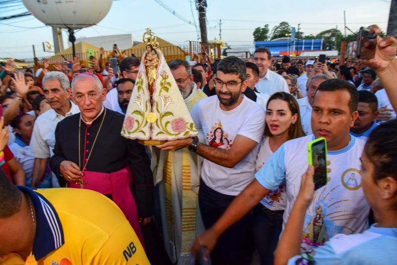 Traslado da imagem peregrina de Nossa Senhora de Nazaré, na frente do Mercado Central, prefeitura e missa na igreja matriz Nossa Senhora das Graças