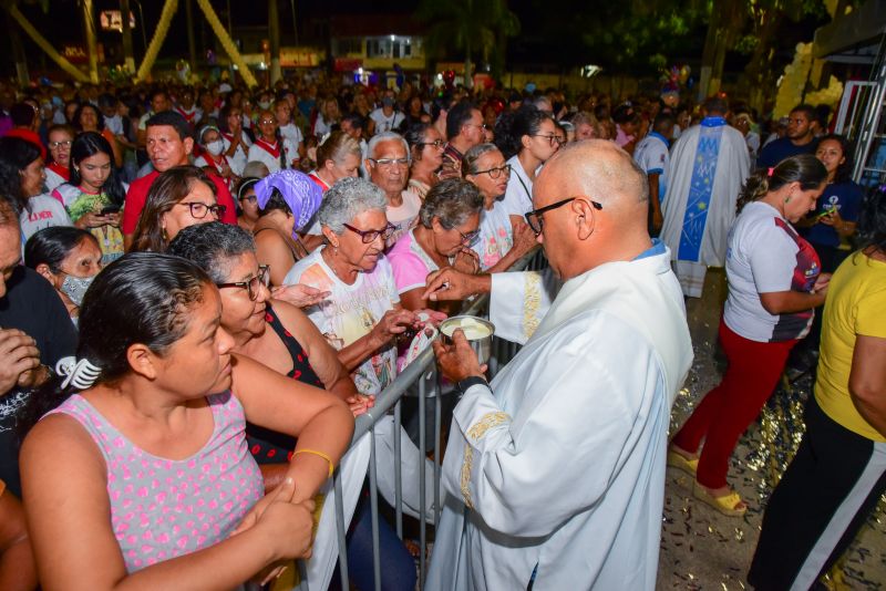 Traslado da imagem peregrina de Nossa Senhora de Nazaré, na frente do Mercado Central, prefeitura e missa na igreja matriz Nossa Senhora das Graças