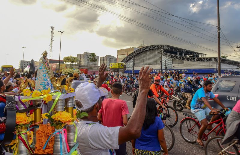 Traslado da imagem peregrina de Nossa Senhora de Nazaré, na frente do Mercado Central, prefeitura e missa na igreja matriz Nossa Senhora das Graças