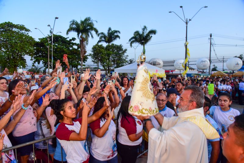 Traslado da imagem peregrina de Nossa Senhora de Nazaré, na frente do Mercado Central, prefeitura e missa na igreja matriz Nossa Senhora das Graças