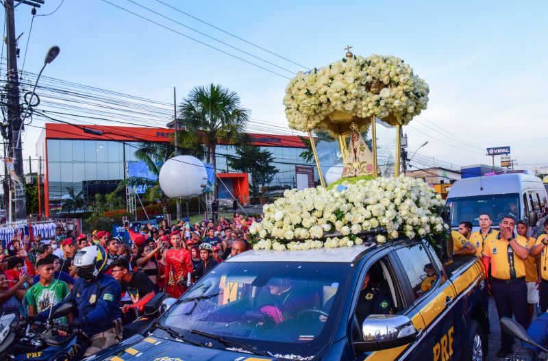 Traslado da imagem peregrina de Nossa Senhora de Nazaré, na frente do Mercado Central, prefeitura e missa na igreja matriz Nossa Senhora das Graças