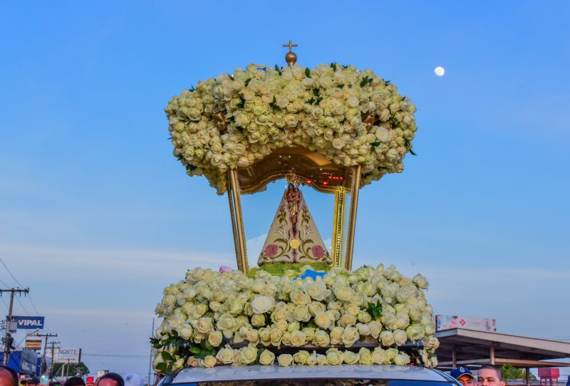 Traslado da imagem peregrina de Nossa Senhora de Nazaré, na frente do Mercado Central, prefeitura e missa na igreja matriz Nossa Senhora das Graças