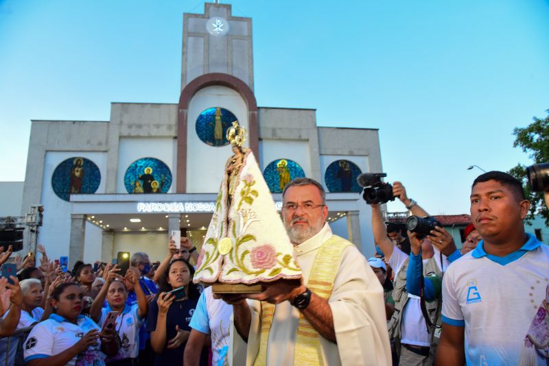 Traslado da imagem peregrina de Nossa Senhora de Nazaré, na frente do Mercado Central, prefeitura e missa na igreja matriz Nossa Senhora das Graças