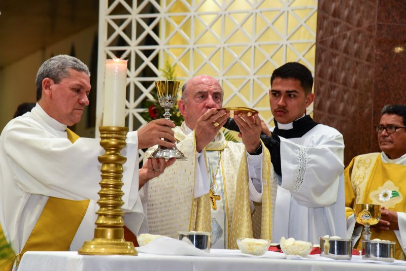 Traslado da imagem peregrina de Nossa Senhora de Nazaré, na frente do Mercado Central, prefeitura e missa na igreja matriz Nossa Senhora das Graças