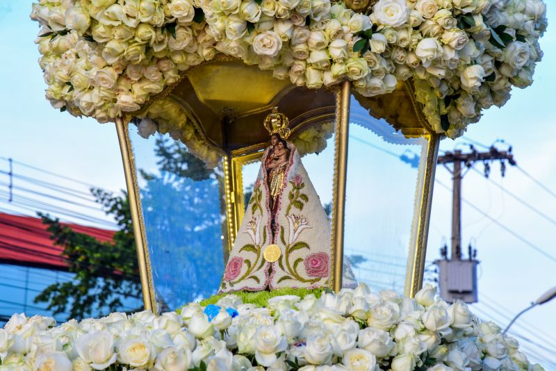 Traslado da imagem peregrina de Nossa Senhora de Nazaré, na frente do Mercado Central, prefeitura e missa na igreja matriz Nossa Senhora das Graças