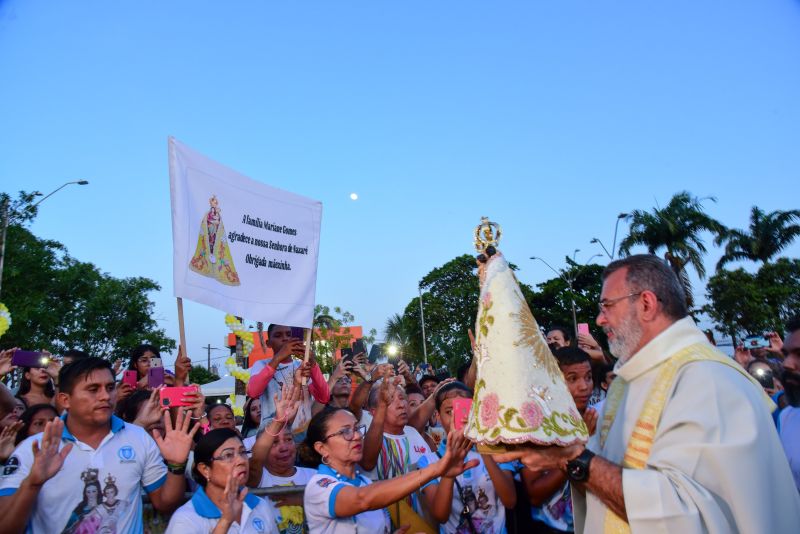 Traslado da imagem peregrina de Nossa Senhora de Nazaré, na frente do Mercado Central, prefeitura e missa na igreja matriz Nossa Senhora das Graças