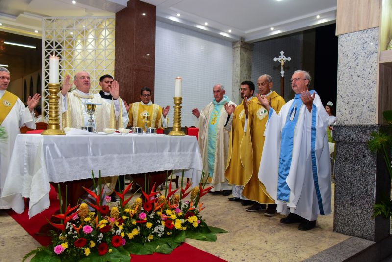 Traslado da imagem peregrina de Nossa Senhora de Nazaré, na frente do Mercado Central, prefeitura e missa na igreja matriz Nossa Senhora das Graças