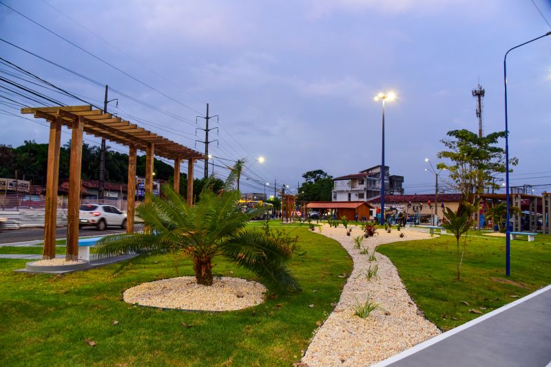 Entrega da Praça do Renascer, totalmente revitalizada na avenida Três Corações