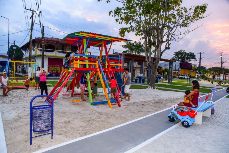 Entrega da Praça do Renascer, totalmente revitalizada na avenida Três Corações