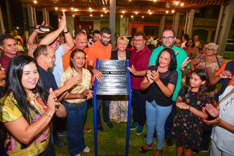 Entrega da Praça do Renascer, totalmente revitalizada na avenida Três Corações