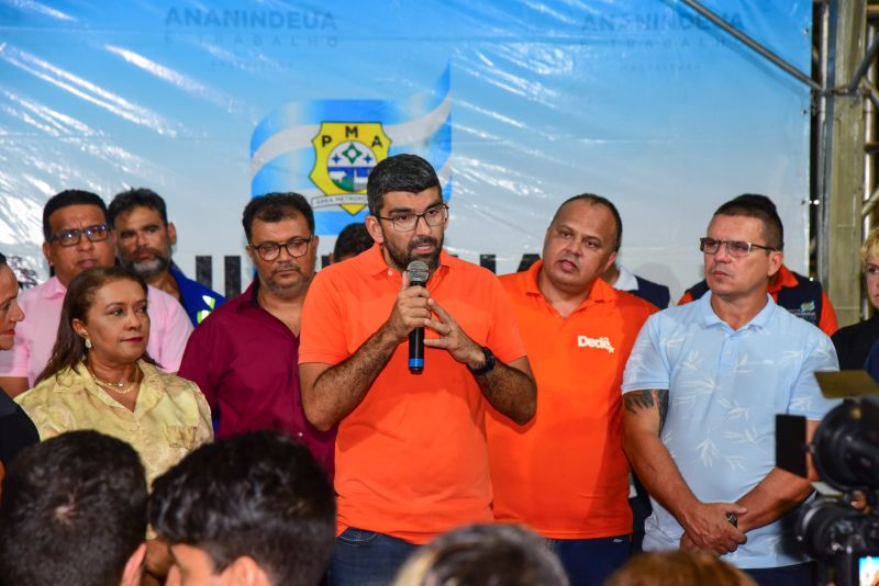 Entrega da Praça do Renascer, totalmente revitalizada na avenida Três Corações