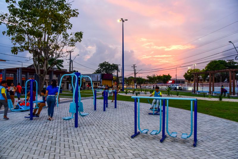 Entrega da Praça do Renascer, totalmente revitalizada na avenida Três Corações