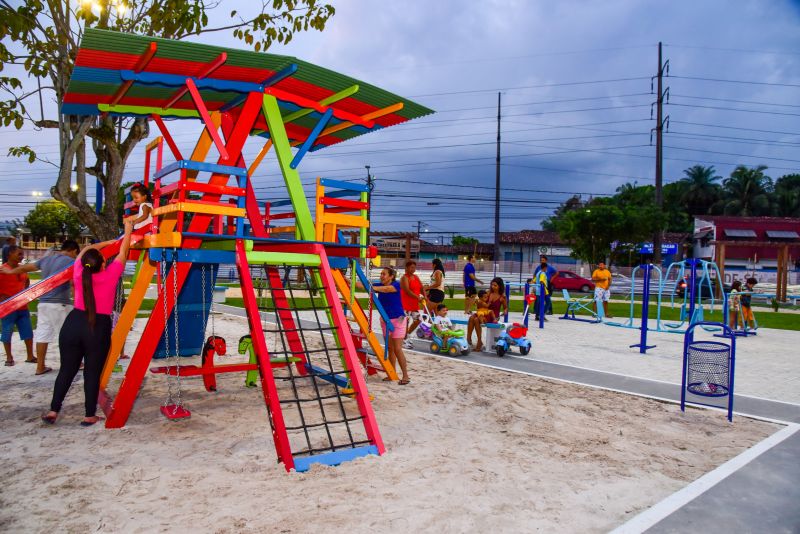 Entrega da Praça do Renascer, totalmente revitalizada na avenida Três Corações