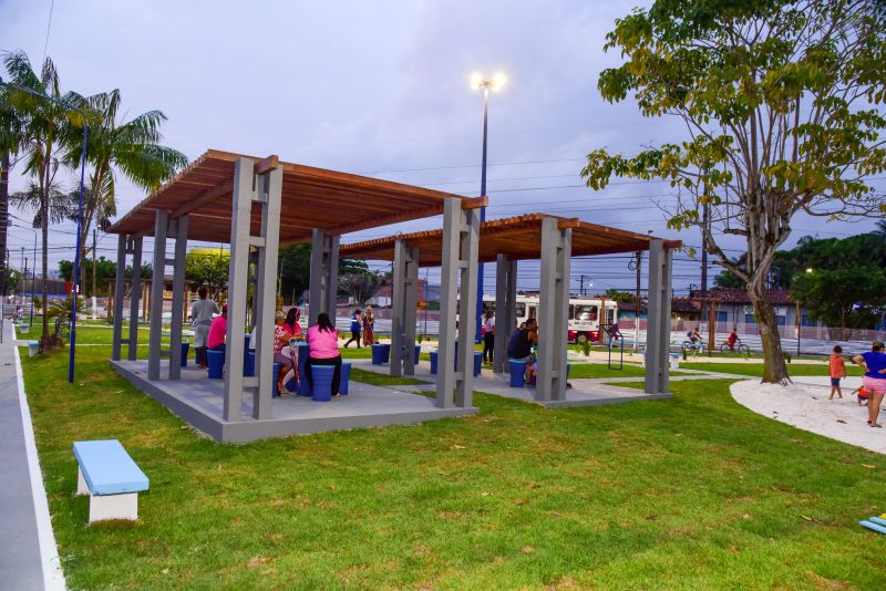 Entrega da Praça do Renascer, totalmente revitalizada na avenida Três Corações