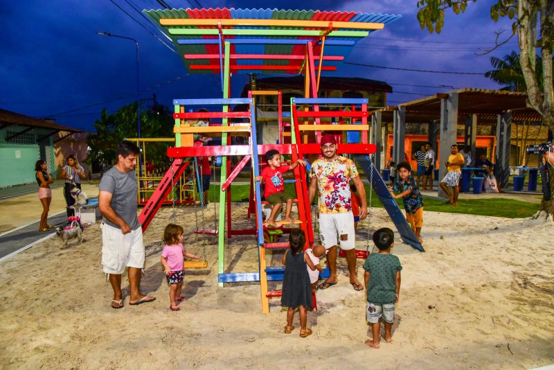 Entrega da Praça do Renascer, totalmente revitalizada na avenida Três Corações