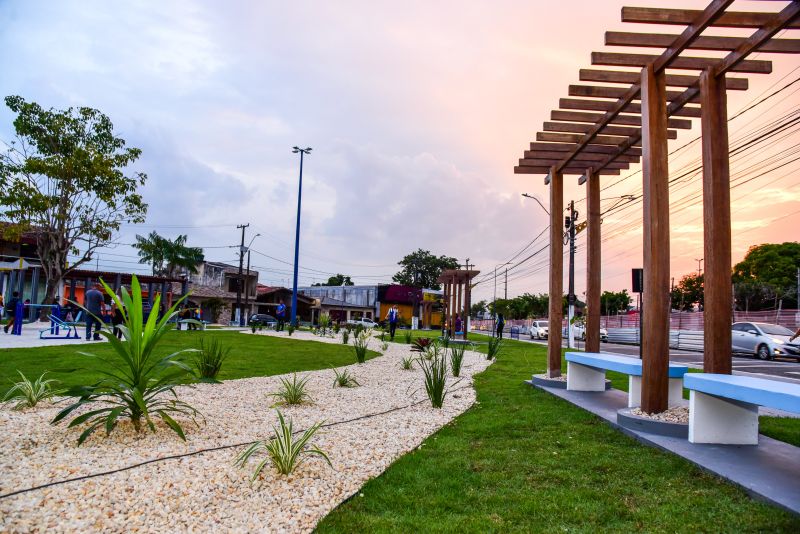 Entrega da Praça do Renascer, totalmente revitalizada na avenida Três Corações