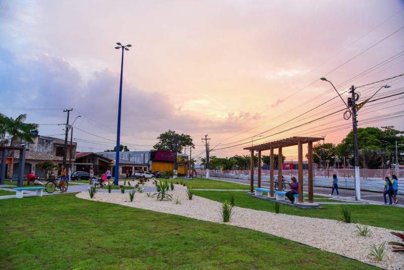 Entrega da Praça do Renascer, totalmente revitalizada na avenida Três Corações