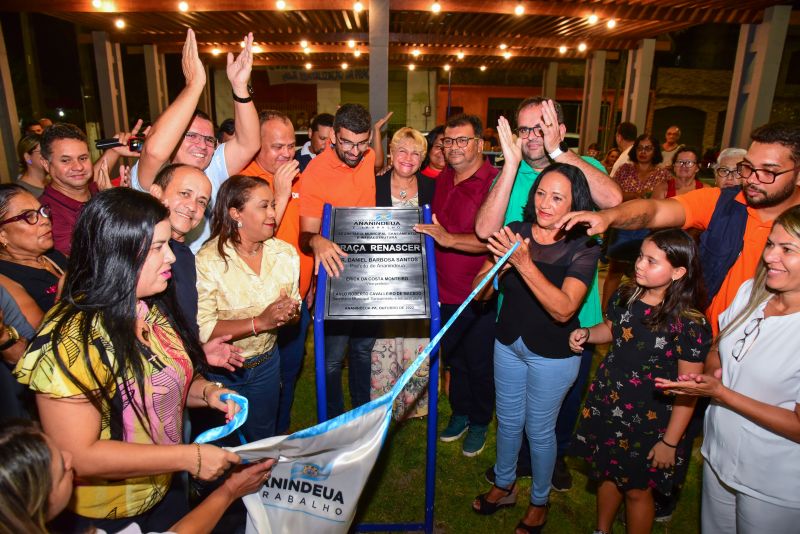 Entrega da Praça do Renascer, totalmente revitalizada na avenida Três Corações