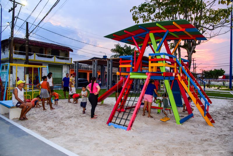 Entrega da Praça do Renascer, totalmente revitalizada na avenida Três Corações