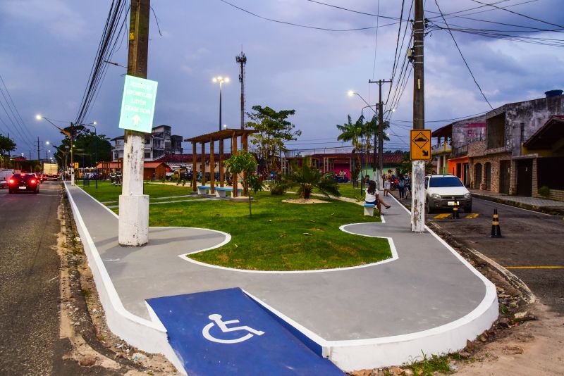 Entrega da Praça do Renascer, totalmente revitalizada na avenida Três Corações