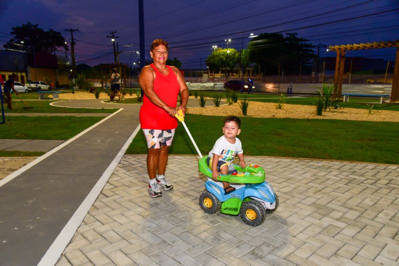 Entrega da Praça do Renascer, totalmente revitalizada na avenida Três Corações