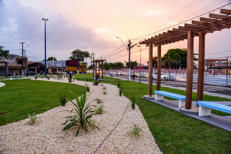 Entrega da Praça do Renascer, totalmente revitalizada na avenida Três Corações